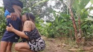 Viral Tante Binor Cantik Tampil Berani Tanpa Malu di Kebun