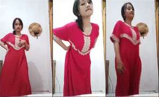 Tingkah Polos Bocil Daster Merah Saat di Kamar