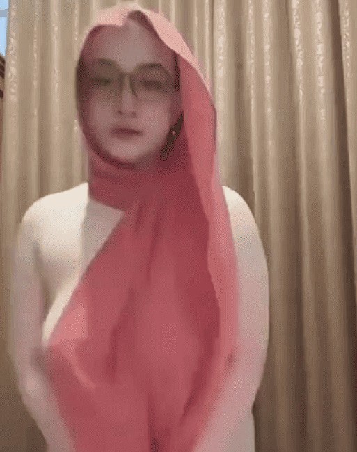 Viral Ibu Guru Salsa Jilbab Merah Top Trending Global 2025